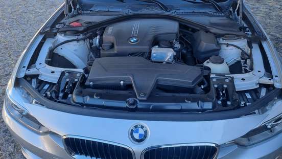 BMW-320i-2013