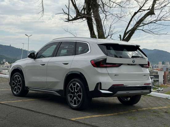 BMW-X1-2023