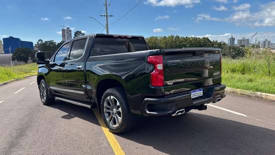 CHEVROLET-SILVERADO-5.3 V8 GASOLINA 1500 HIGH COUNTRY 4X4 AUTOMÁTICO CHEVROLET-SILVERADO-2023