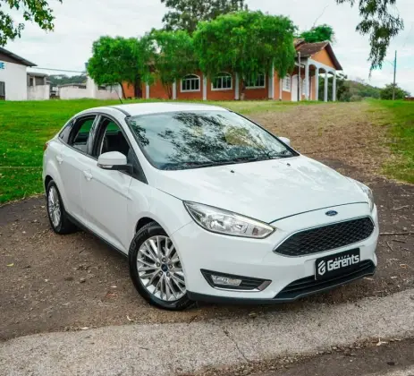 FORD FOCUS 2.0 SE FASTBACK 16V FLEX 4P POWERSHIFT