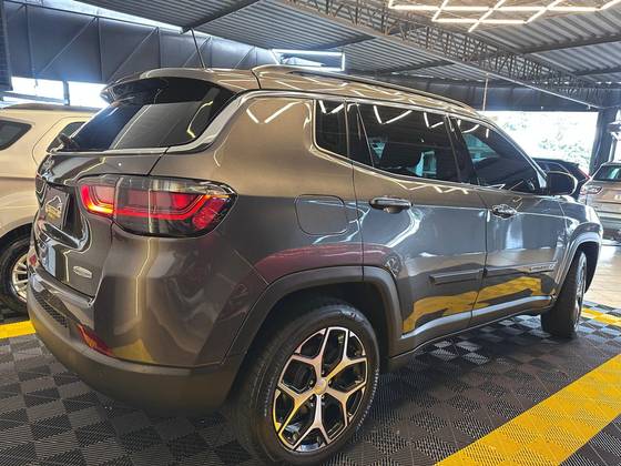 /en/city/cate-car-used-car/jeep-compass-2025-1-3-t270-turbo-flex-longitude-at6-44671957871952896/-5