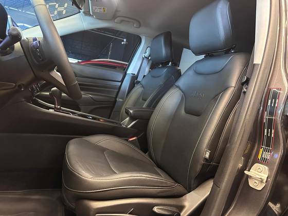 /en/city/cate-car-used-car/jeep-compass-2025-1-3-t270-turbo-flex-longitude-at6-44671957871952896/-9