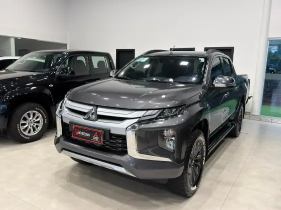 MITSUBISHI L200 TRITON 2.4 16V TURBO DIESEL SPORT HPE CD 4P 4X4 AUTOMÁTICO
