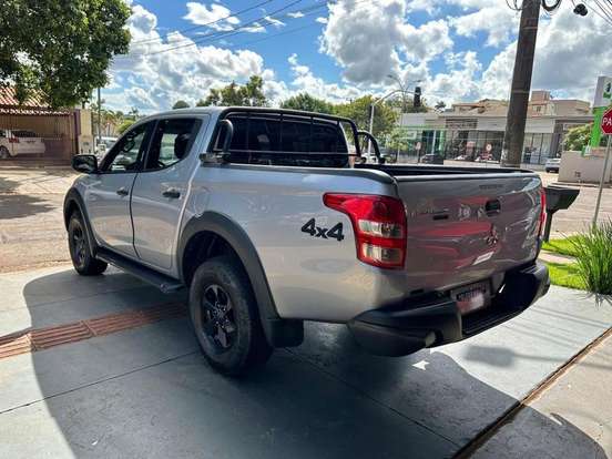 MITSUBISHI-L200 TRITON-2.4 16V TURBO DIESEL OUTDOOR GLS CD 4X4 AUTOMÁTICO MITSUBISHI-L200 TRITON-2022