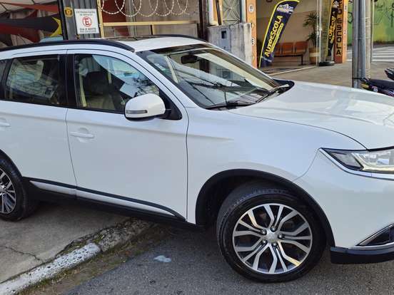 MITSUBISHI-OUTLANDER-2.0 16V GASOLINA 4P AUTOMÁTICO MITSUBISHI-OUTLANDER-2015