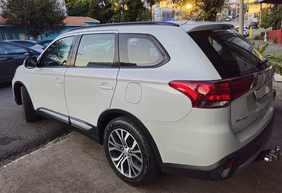 MITSUBISHI-OUTLANDER-2015