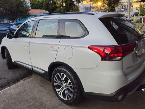 MITSUBISHI-OUTLANDER-2.0 16V GASOLINA 4P AUTOMÁTICO MITSUBISHI-OUTLANDER-2015