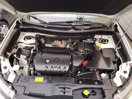 MITSUBISHI-OUTLANDER-2.0 16V GASOLINA 4P AUTOMÁTICO MITSUBISHI-OUTLANDER-2015
