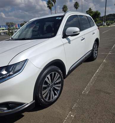 MITSUBISHI-OUTLANDER-2.2 MIVEC DI-D DIESEL HPE-S AWD AUTOMÁTICO MITSUBISHI-OUTLANDER-2019