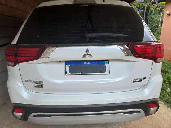 MITSUBISHI-OUTLANDER-2019