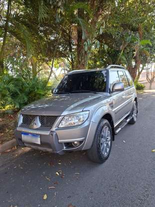 MITSUBISHI-PAJERO TR4-2.0 4X2 16V 140CV FLEX 4P AUTOMÁTICO MITSUBISHI-PAJERO TR4-2013