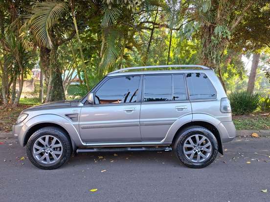 MITSUBISHI-PAJERO TR4-2.0 4X2 16V 140CV FLEX 4P AUTOMÁTICO MITSUBISHI-PAJERO TR4-2013