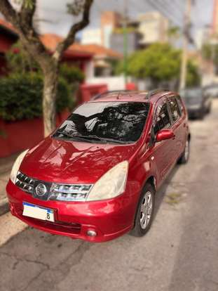 NISSAN-LIVINA-2011