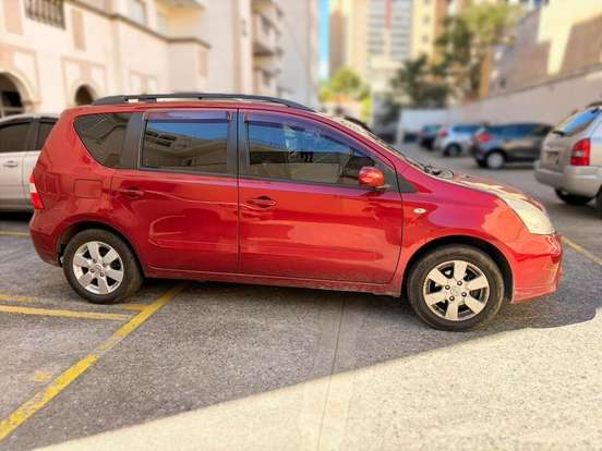NISSAN-LIVINA-2011