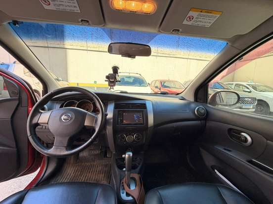 NISSAN-LIVINA-2011
