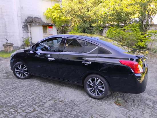 NISSAN-VERSA-2019