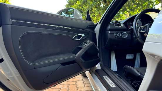PORSCHE-718-2021
