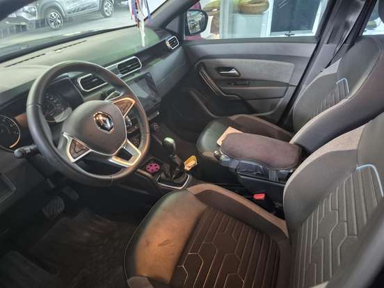 RENAULT-DUSTER-2023