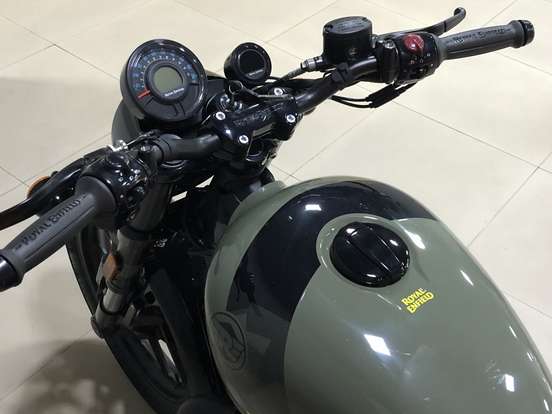ROYAL ENFIELD-SHOTGUN 650 STENCIL WHITE-2025