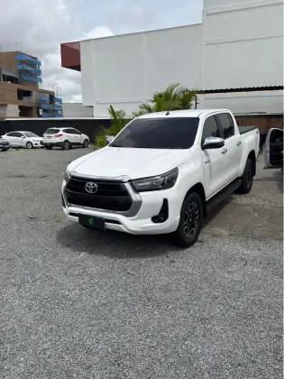 TOYOTA HILUX 2.8 D-4D TURBO DIESEL CD POWER PACK 4X4 MANUAL