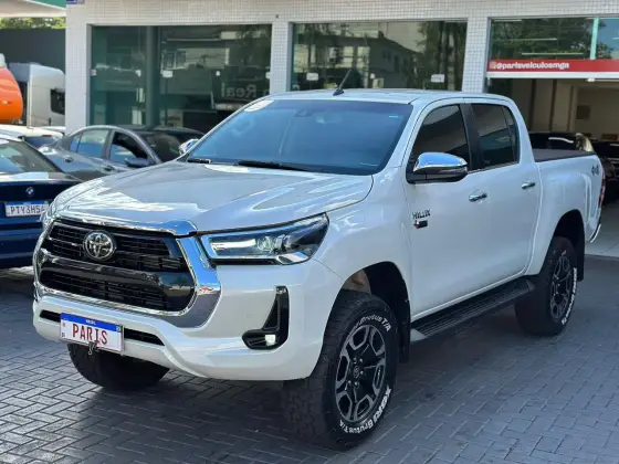 TOYOTA HILUX 2.8 D-4D TURBO DIESEL CD POWER PACK 4X4 MANUAL