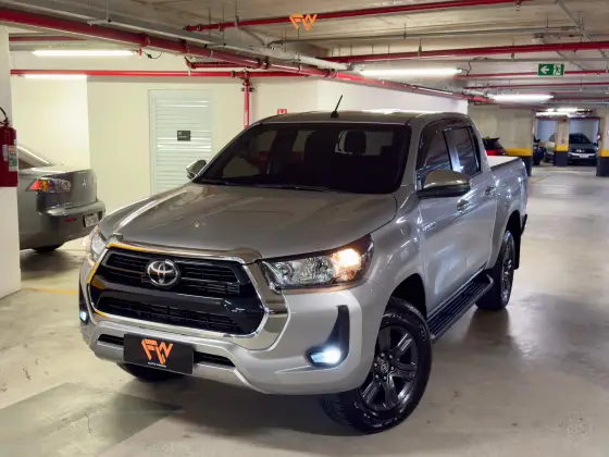 TOYOTA HILUX 2.8 D-4D TURBO DIESEL CD SR 4X4 AUTOMÁTICO