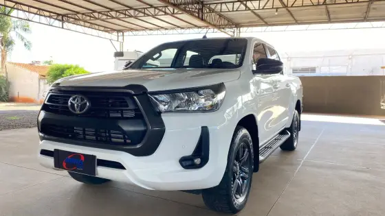 TOYOTA HILUX 2.8 D-4D TURBO DIESEL CD SR 4X4 AUTOMÁTICO