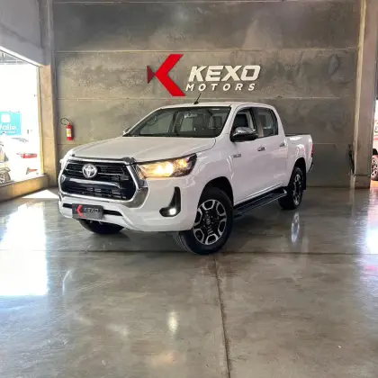 TOYOTA HILUX 2.8 D-4D TURBO DIESEL CD SRV 4X4 AUTOMÁTICO