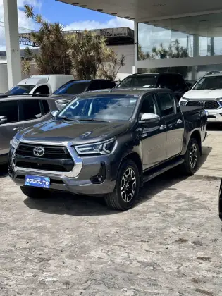 TOYOTA HILUX 2.8 D-4D TURBO DIESEL CD SRX 4X4 AUTOMÁTICO