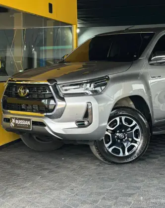 TOYOTA HILUX 2.8 D-4D TURBO DIESEL CD SRX 4X4 AUTOMÁTICO