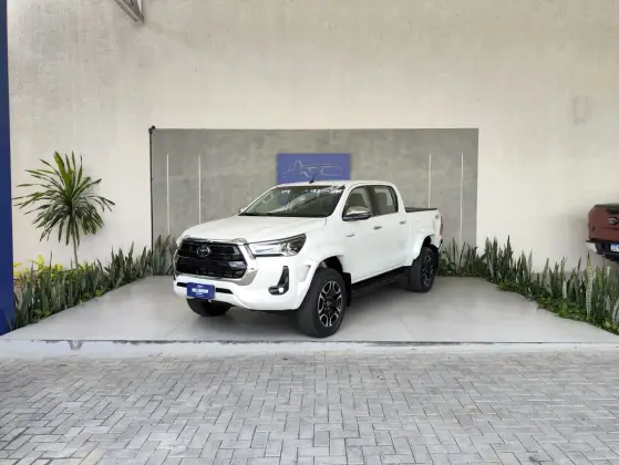 TOYOTA HILUX 2.8 D-4D TURBO DIESEL CD SRX PLUS 4X4 AUTOMÁTICO