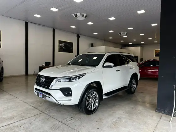 TOYOTA HILUX SW4 2.8 D-4D TURBO DIESEL SRX 4X4 AUTOMÁTICO