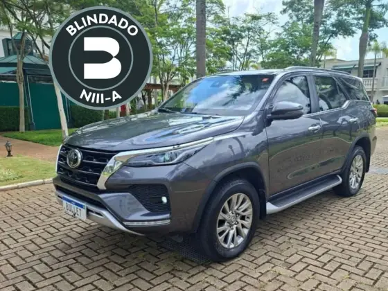 TOYOTA HILUX SW4 2.8 D-4D TURBO DIESEL SRX 7L 4X4 AUTOMÁTICO