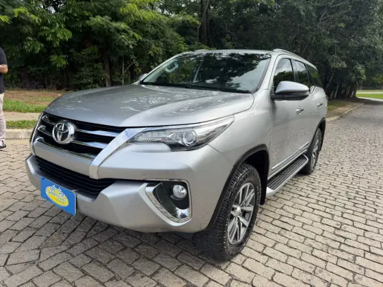 TOYOTA HILUX SW4 2.8 SRX 4X4 16V TURBO INTERCOOLER DIESEL 4P AUTOMÁTICO