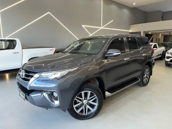 TOYOTA HILUX SW4 2.8 SRX 4X4 16V TURBO INTERCOOLER DIESEL 4P AUTOMÁTICO