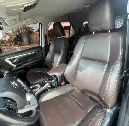TOYOTA-HILUX SW4-2017