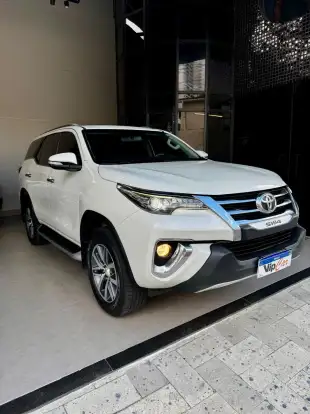 TOYOTA-HILUX SW4-2017