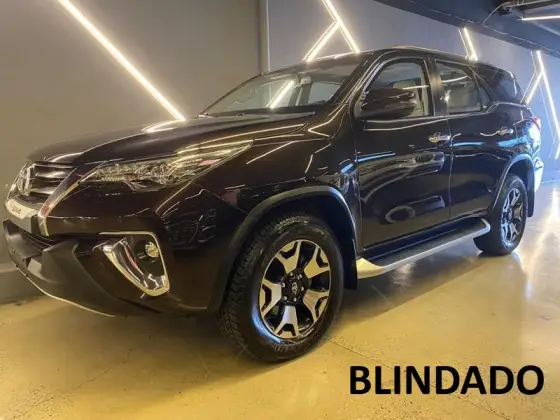 TOYOTA HILUX SW4 2.8 SRX DIAMOND 4X4 7 LUGARES 16V TURBO INTERCOOLER DIESEL 4P AUTOMÁTICO