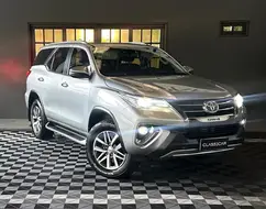TOYOTA HILUX SW4 2.8 SRX 4X4 7 LUGARES 16V TURBO INTERCOOLER DIESEL 4P AUTOMÁTICO TOYOTA HILUX SW4 2.8 SRX 4X4 7 LUGARES 16V TURBO INTERCOOLER DIESEL 4P AUTOMÁTICO