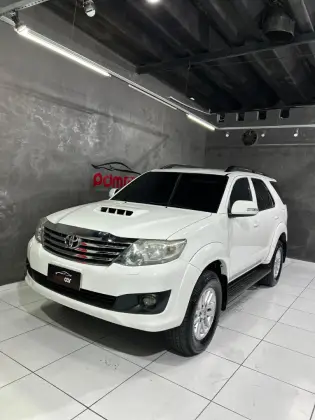TOYOTA HILUX SW4 3.0 SRV 4X4 7 LUGARES 16V TURBO INTERCOOLER DIESEL 4P AUTOMÁTICO