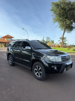 TOYOTA HILUX SW4 3.0 SRV 4X4 7 LUGARES 16V TURBO INTERCOOLER DIESEL 4P AUTOMÁTICO