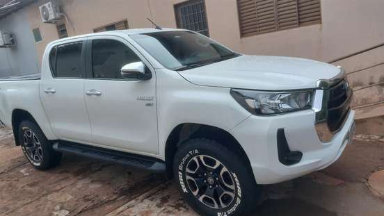 TOYOTA-HILUX-2020