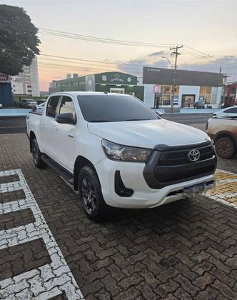 TOYOTA HILUX 2.8 D-4D TURBO DIESEL CD SR 4X4 AUTOMÁTICO