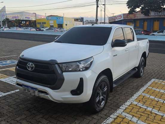 TOYOTA-HILUX-2.8 D-4D TURBO DIESEL CD SR 4X4 AUTOMÁTICO TOYOTA-HILUX-2023