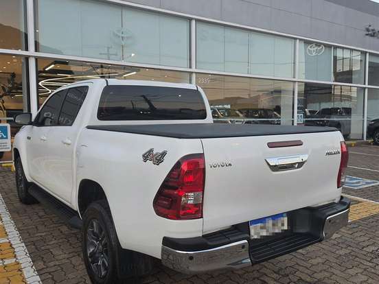 TOYOTA-HILUX-2.8 D-4D TURBO DIESEL CD SR 4X4 AUTOMÁTICO TOYOTA-HILUX-2023