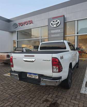 TOYOTA-HILUX-2.8 D-4D TURBO DIESEL CD SR 4X4 AUTOMÁTICO TOYOTA-HILUX-2023