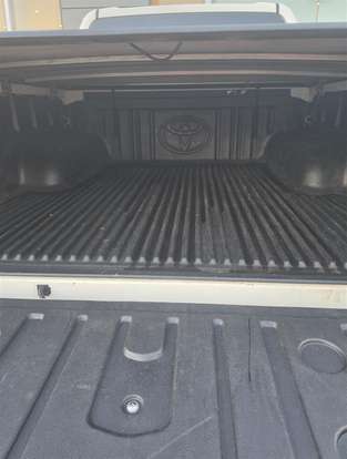 TOYOTA-HILUX-2023