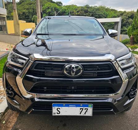 TOYOTA HILUX 2.8 D-4D TURBO DIESEL CD SRX PLUS 4X4 AUTOMÁTICO