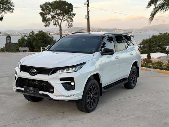 TOYOTA-HILUX SW4-2024