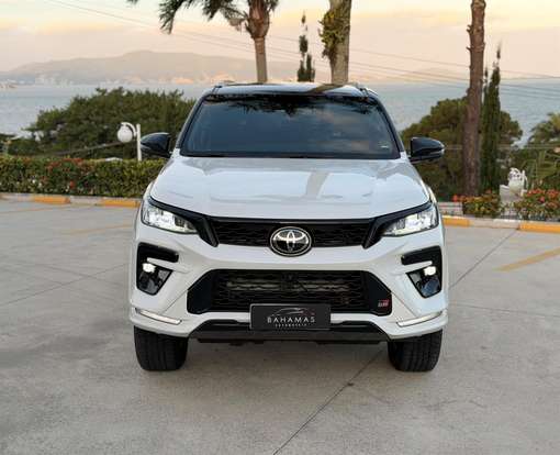 TOYOTA-HILUX SW4-2.8 D-4D TURBO DIESEL GR-S 7L 4X4 AUTOMÁTICO TOYOTA-HILUX SW4-2024